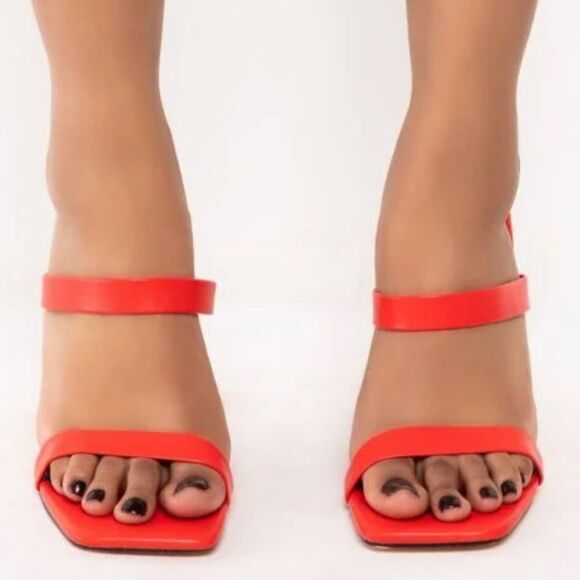 ***BRAND NEW**** Spice it up Chunky Sandal in Red. Size 7, 4.25” heel height. - Picture 3 of 6